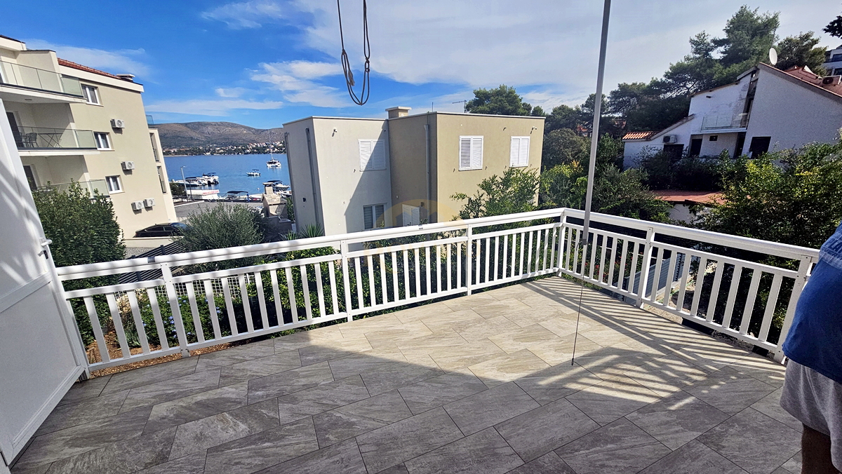 Apartmajska hiša v Okrugu Gornjem/Čiovo, drugi niz od morja - 5 apartmajev